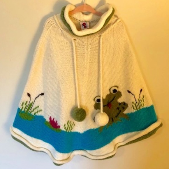 Pery Kids Knitted Pull-Over Poncho/Cape with Frog Detail, White, Sz 6-8 - Picture 1 of 10